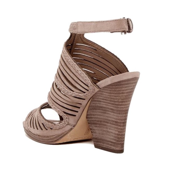 New Vince Camuto Janil Open Toe Suede Sandals - Picture 2 of 8